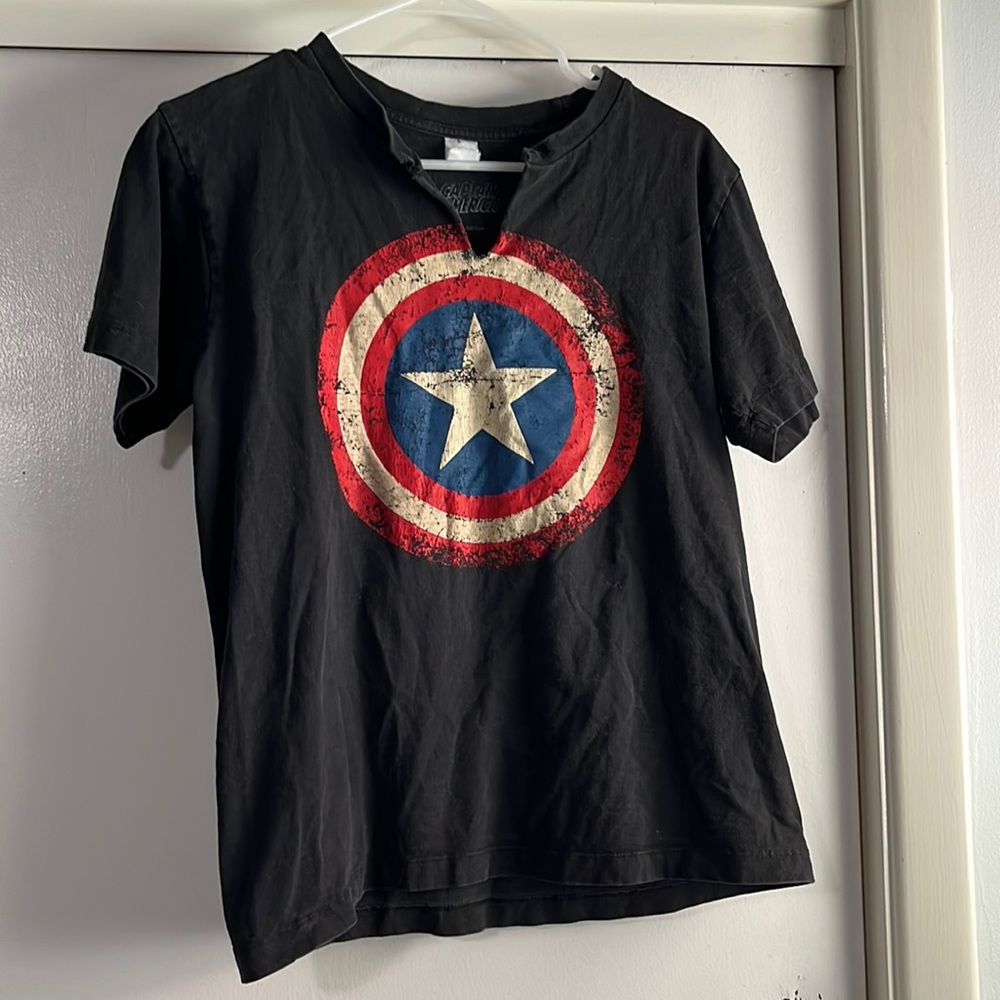 🍇 captain America distressed vintage T mens size small